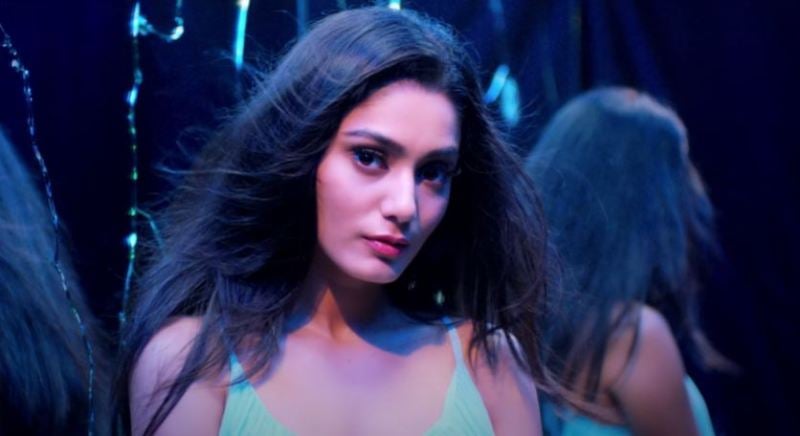 Sana Makbul in the music video of the song 