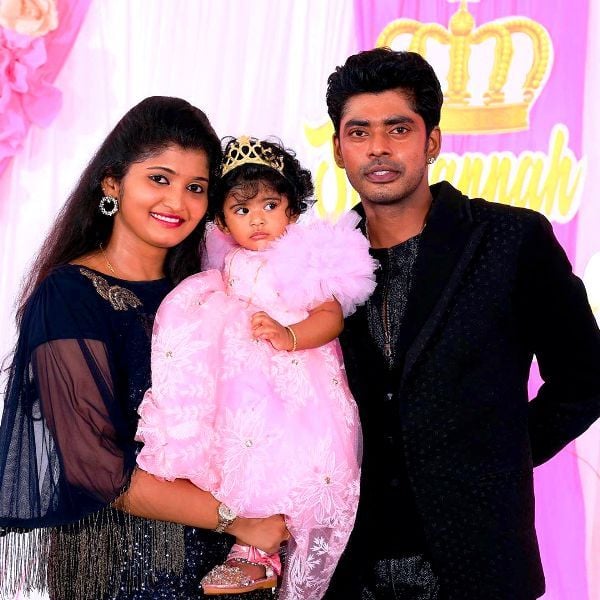 Sandy With His Wife Dorathy Sylvia &amp; Daughter Tasha