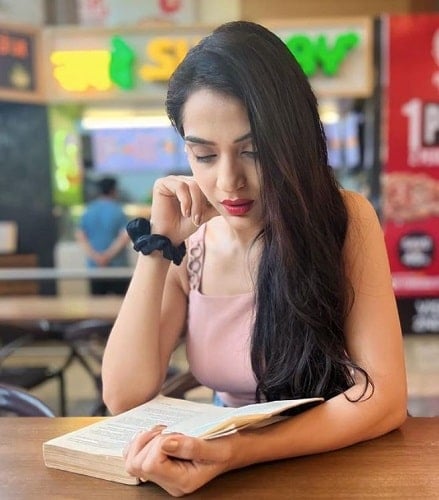 Sangeeta Odwani reading a book