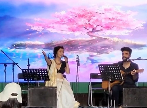 Sanjeeta Bhattacharya performing in a live concert