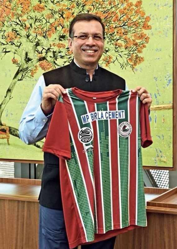 Sanjiv Goenka holding a Mohun Bagan Super Giant jersey
