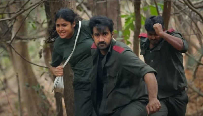 Santosh Shobhan (right) as Viplav and Faria Abdullah as Vasudha Verma (left) in a still from the Telugu film Like Share and Subscribe (2022)