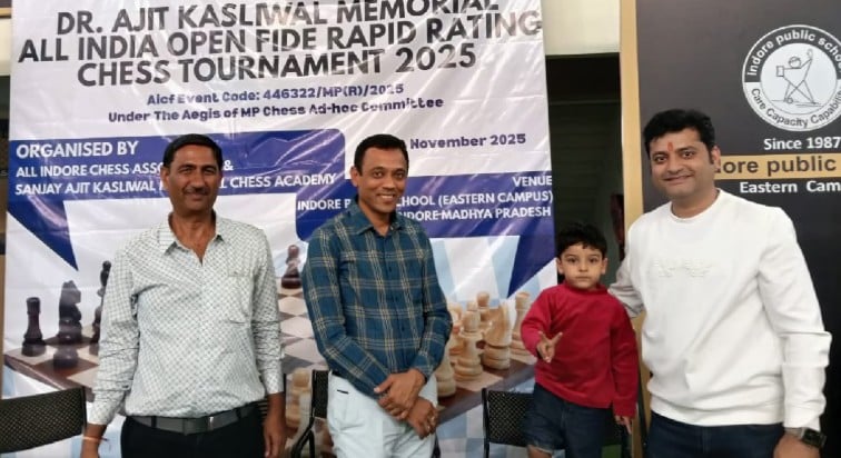 Sarwagya Singh Kushwaha standing next to international master Akshat Khamparia, who is the convenor of Madhya Pradesh Chess Ad-Hoc Committee, at Dr Ajit Kasliwal Memorial All India Open FIDE Rapid Rating Chess Tournament in Indore