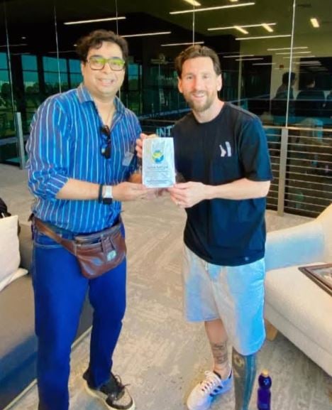 Satadru Dutta with Lionel Messi
