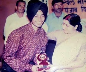 Satinder Sartaaj receiving an award in his college days
