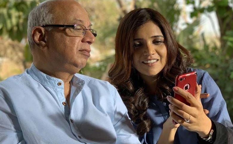 Satish Alekar in Smile Please