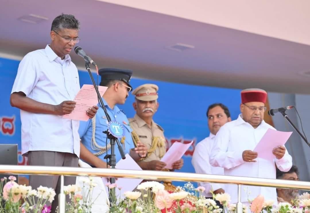 Satish Jarkiholi taking oath as cabinet minister in 2023