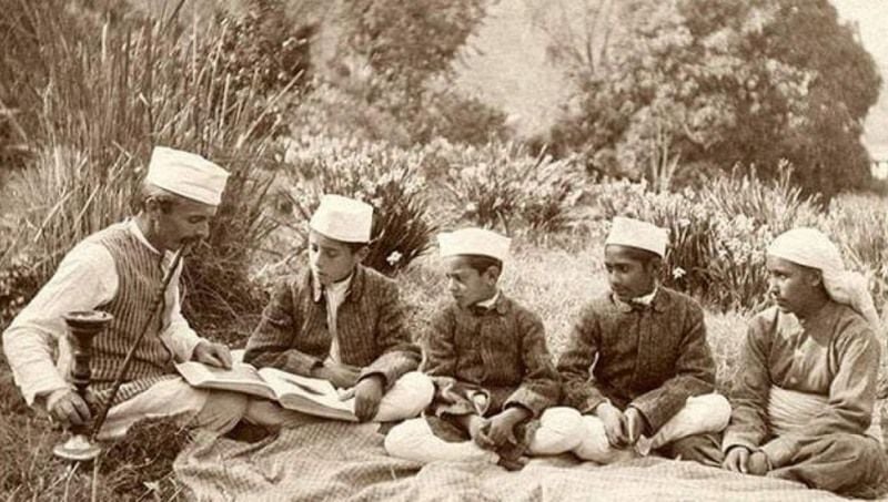 Satyanad Stokes while teaching the local students