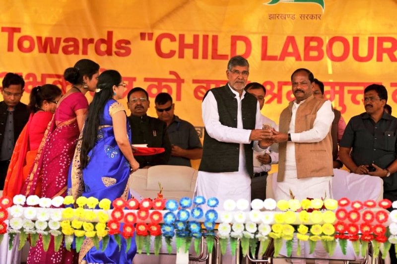 Satyarthi after the signing of the MOU with the Jharkhand government
