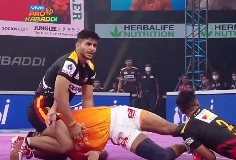 Saurabh Nandal (left) during a match in Pro Kabaddi League Season 8