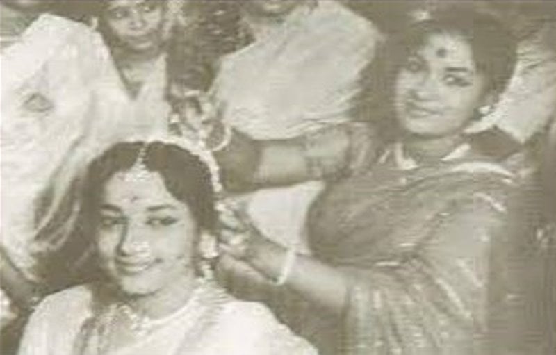 Savitri braiding Jamuna