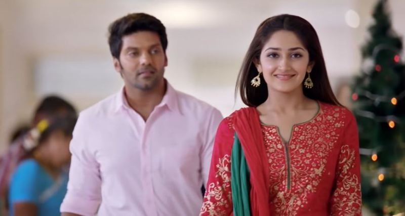 Sayyeshaa Saigal (as Vandhana Sathyamoorthy), along with Arya (as Rajinikanth Ramanathan), in the film
