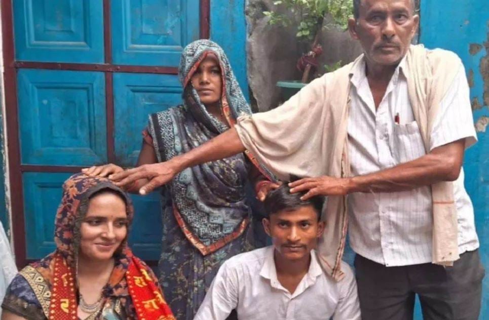 Sachin Meena and Seema Haider with his parents