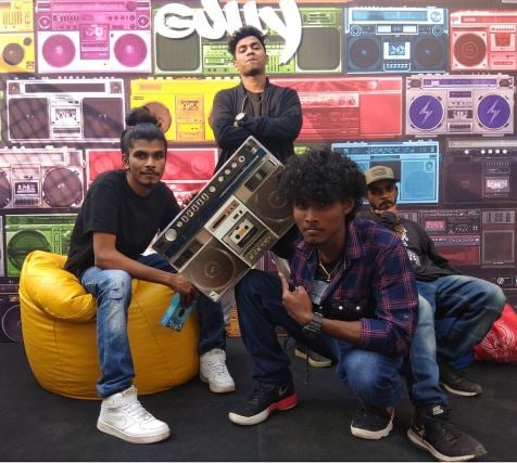 Sense Oneway (extreme left) with other members of the Dogz Music group after winning the Puma Suede Gully Event