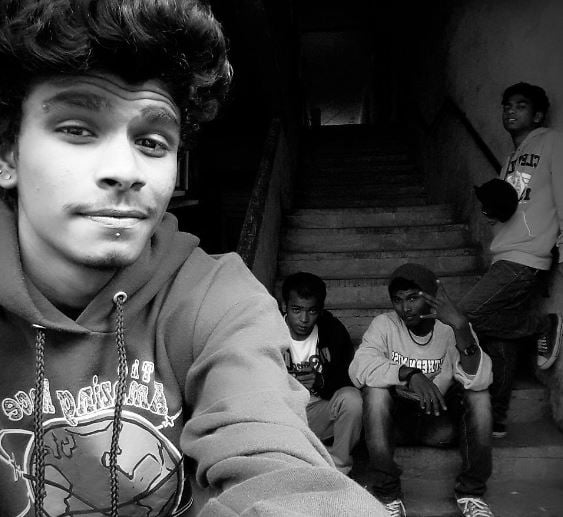 Sense Oneway (extreme left) with other members of the Dogz Music group