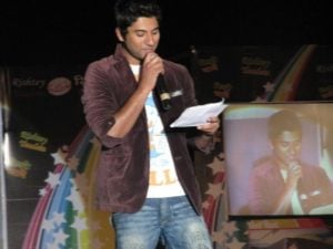 Shah Faisal Saifi doing anchoring during his college days