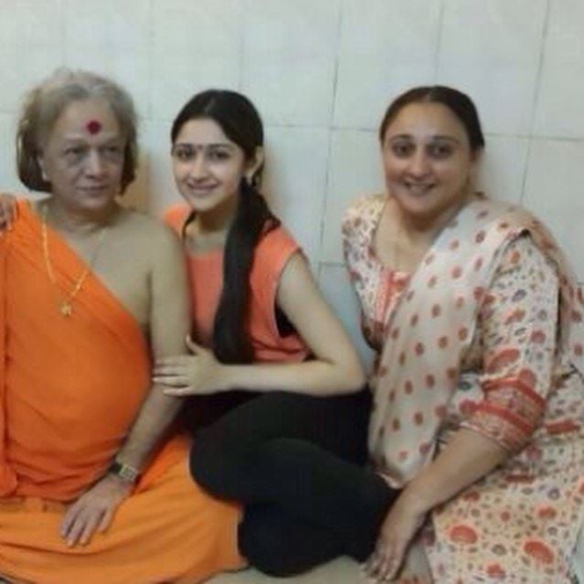 Shaheen and daughter with their guru, Veeru Krishnan