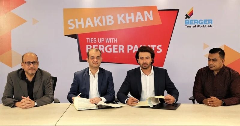 Shakib Khan (second from right) getting appointed as the brand ambassador of Berger Paints Bangladesh Limited in 2021