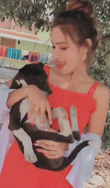 Shalinee Yadav with a puppy