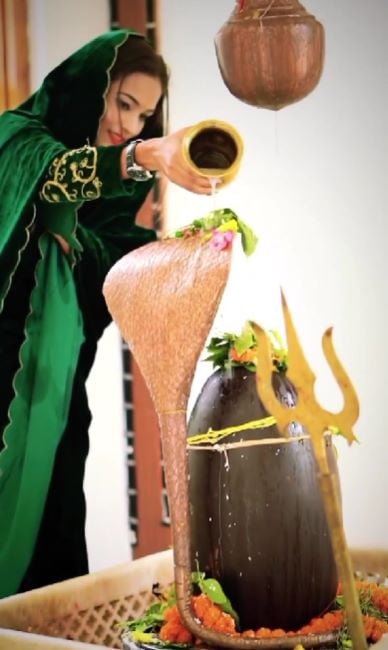 Shalinee Yadav worshipping Lord Shiva