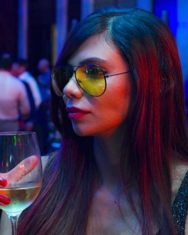 Sharmila Nicollet drinking alcohol