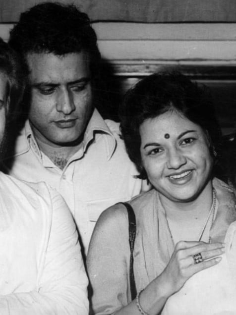 An old picture of Shashi Goswami with Manoj Kumar during the recording of a film song