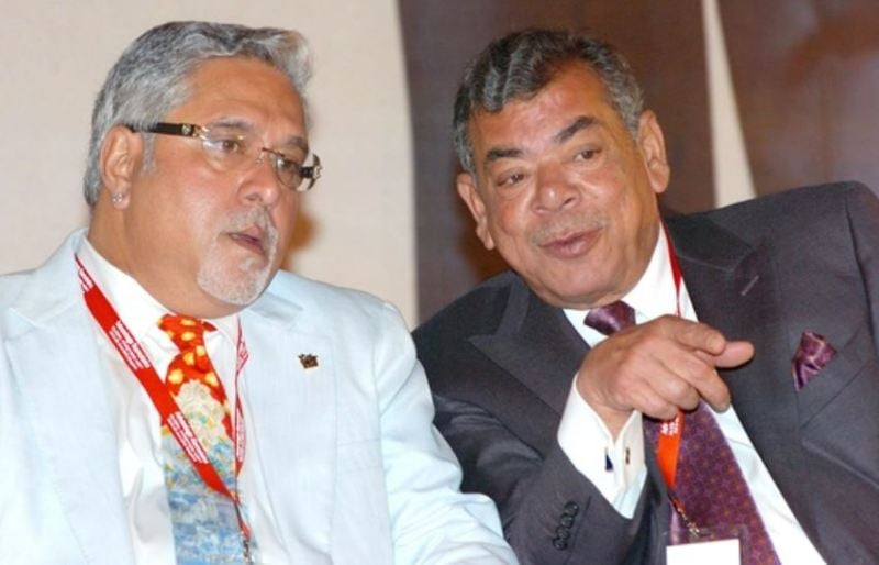 Shashi Ruia (as the Chairman of Essar Group) while having a word with the United Breweries Group Chairman Vijay Mallya (left) at the inauguration of Global Investors