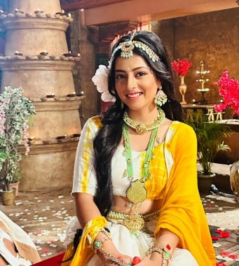 Sheersha Tiwari posing on the sets of the television serial 
