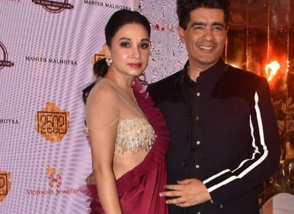 Sheetal Mafatlal posing with Manish Malhotra at a fashion show event in Mumbai in 2018