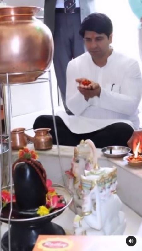 Shehzad Poonawalla performing a pooja