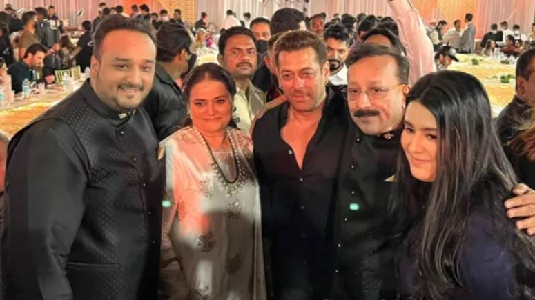 Shehzeen Siddique at a party