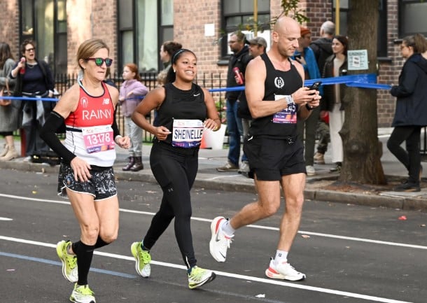 Sheinelle Jones while running in the 2023 New York City Marathon