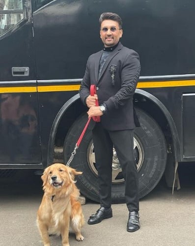 Shekhar Suman with his pet dog