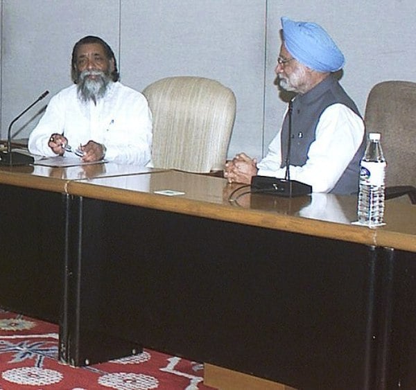 Shibu Soren in a photo with Manmohan Singh, the then Prime Minister of India