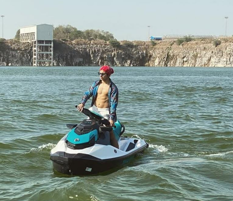 Shikhar Pahariya doing water sports