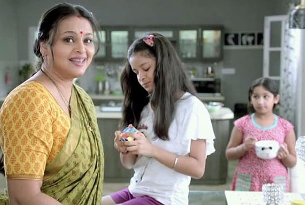 Shilpa Shirodkar in a still from the television serial Ek Mutthi Aasmaan (2013-2014)