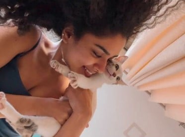 Shinnova posing with her cat