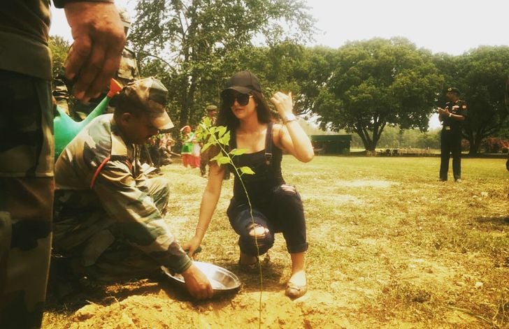Shipra Khanna while planting a tree in Dehradun