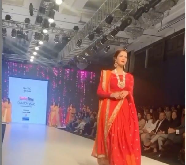 Shipra Khanna while walking on ramp for bombay times