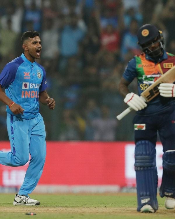 Shivam Mavi playing in his debut T20I match