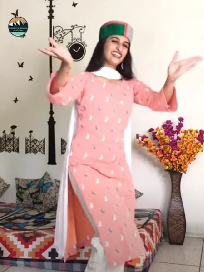 Shivani Thakur while dancing on the song 