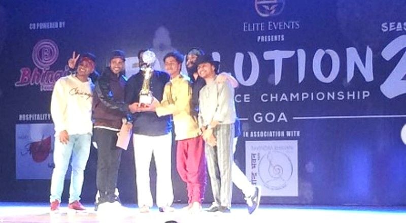 Shivanshu Soni (third from the right) won the Evolution 2 National Dance Competition held in Goa