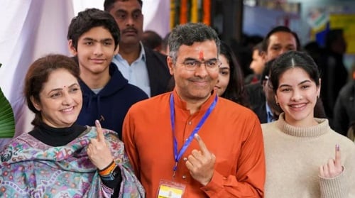 Shiven Singh with his family on his father