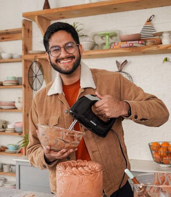 Shivesh using a Borosil Hand Blender