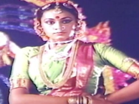 Shobana in a still from the film Enakkul Oruvan
