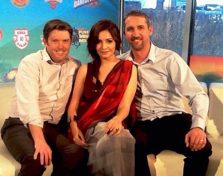 Shonali Nagrani while hosting a show