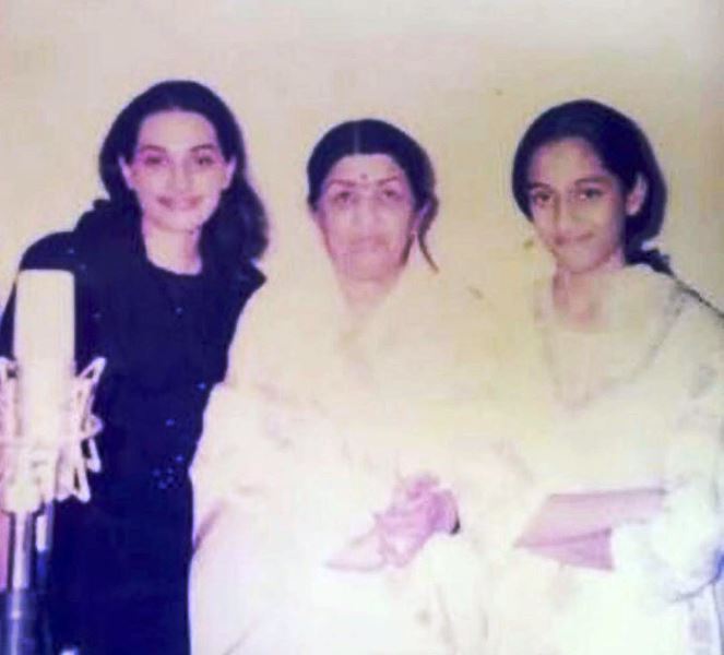 Shraddha Pandit (right) with Lata Mangeshkar and Shweta Pandit in a photo