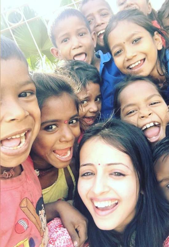Shrenu Parikh having fun with the street kids