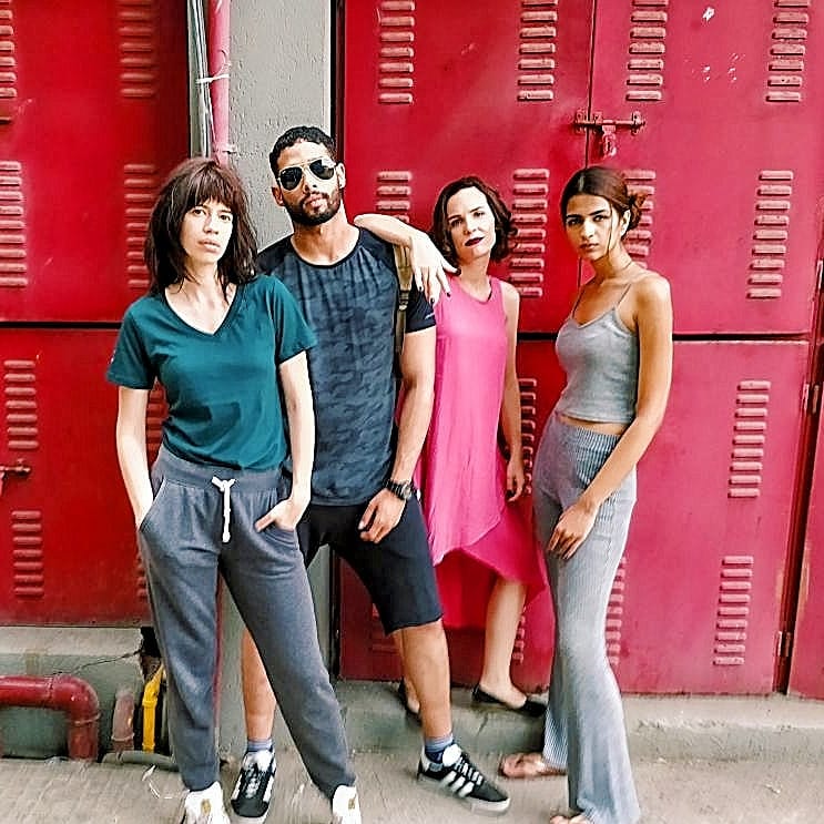 Shruti Chauhan with the cast members of the film Gully Boy (2019)