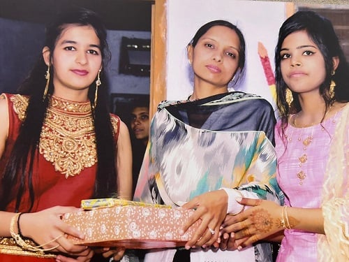 Shruti Hooda receiving an award